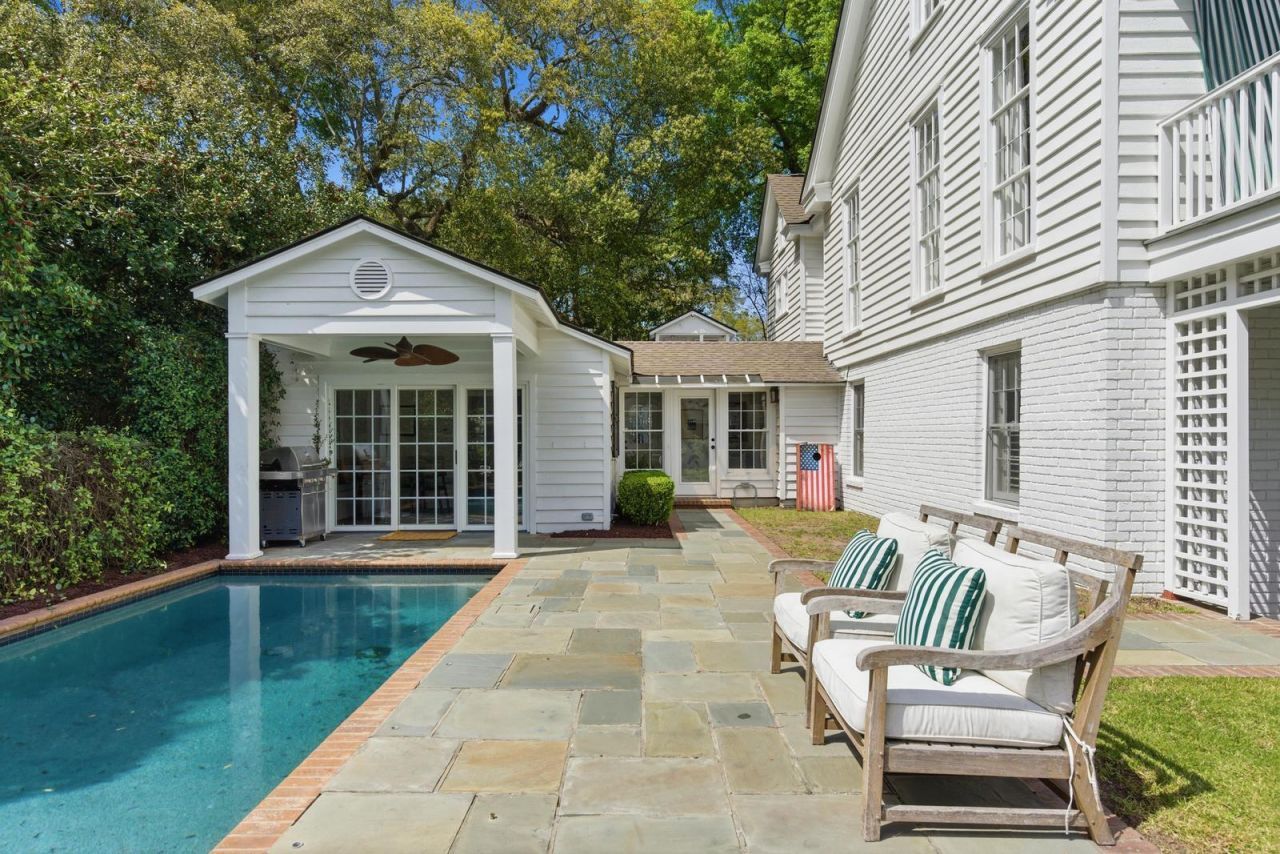 207 Pitt Street Photo 33