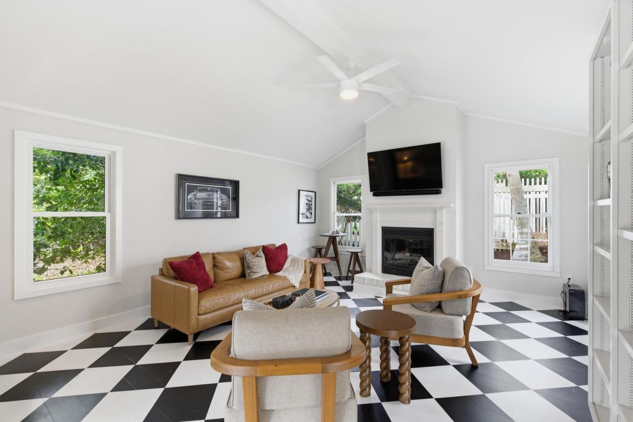 207 Pitt Street Photo 35