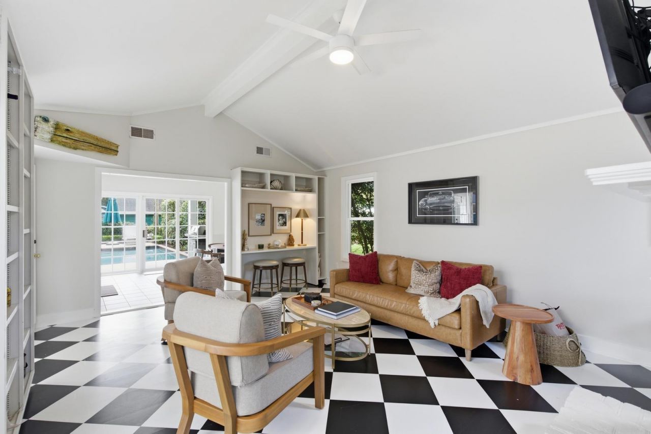 207 Pitt Street Photo 36