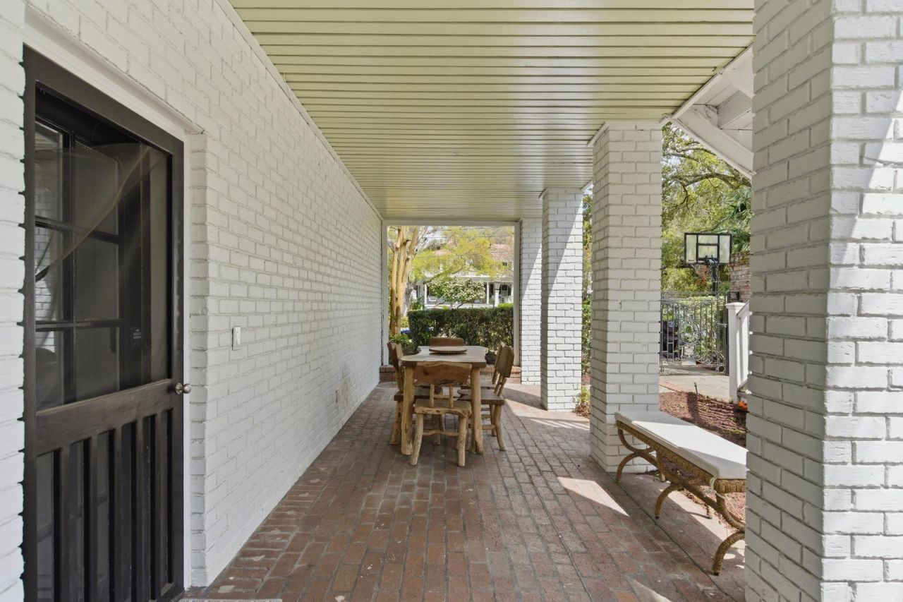 207 Pitt Street Photo 43