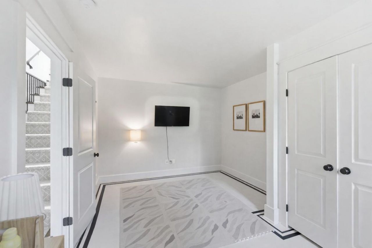 207 Pitt Street Photo 44