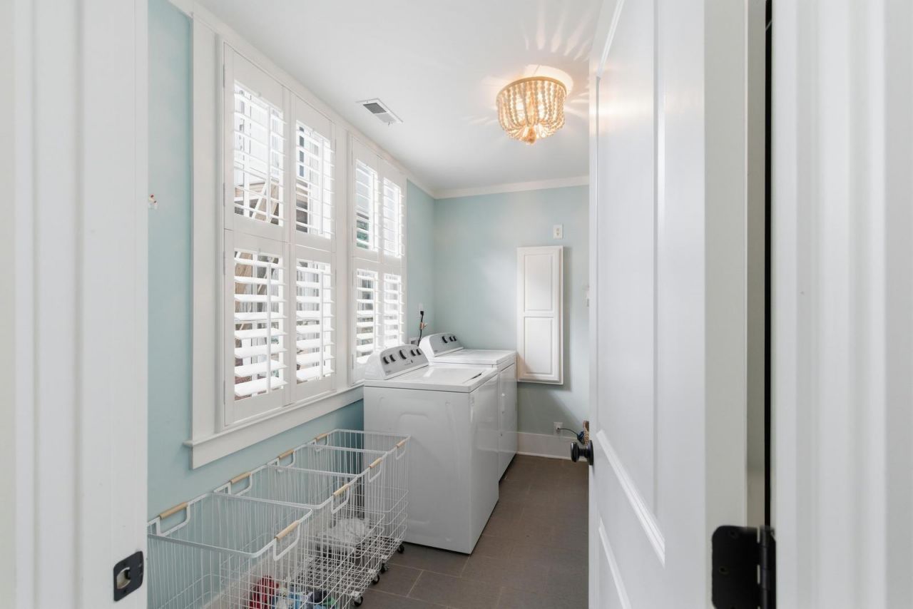 207 Pitt Street Photo 47