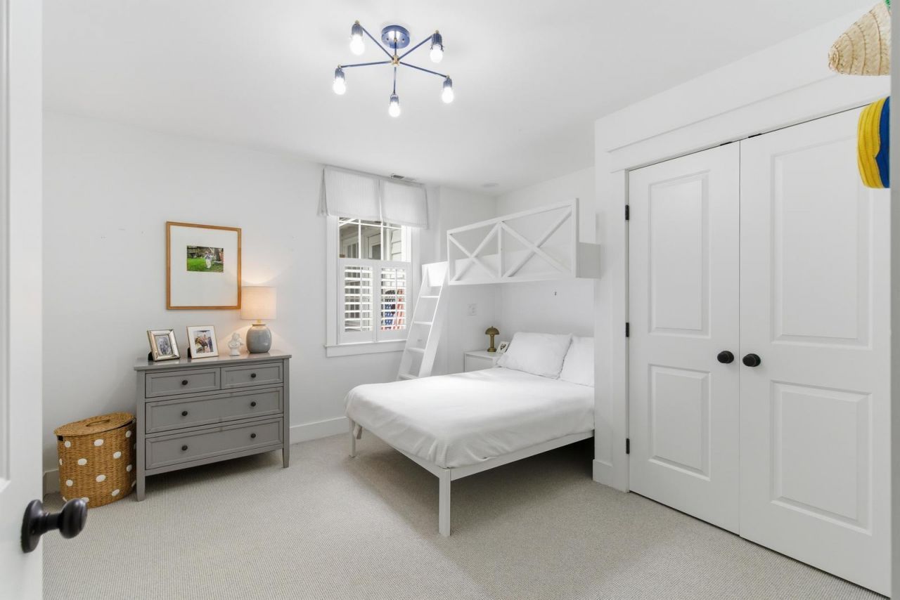 207 Pitt Street Photo 49