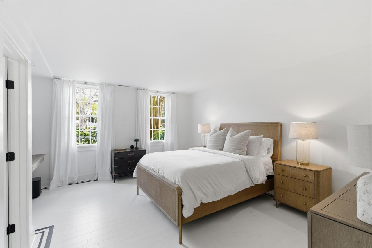 207 Pitt Street Photo 53