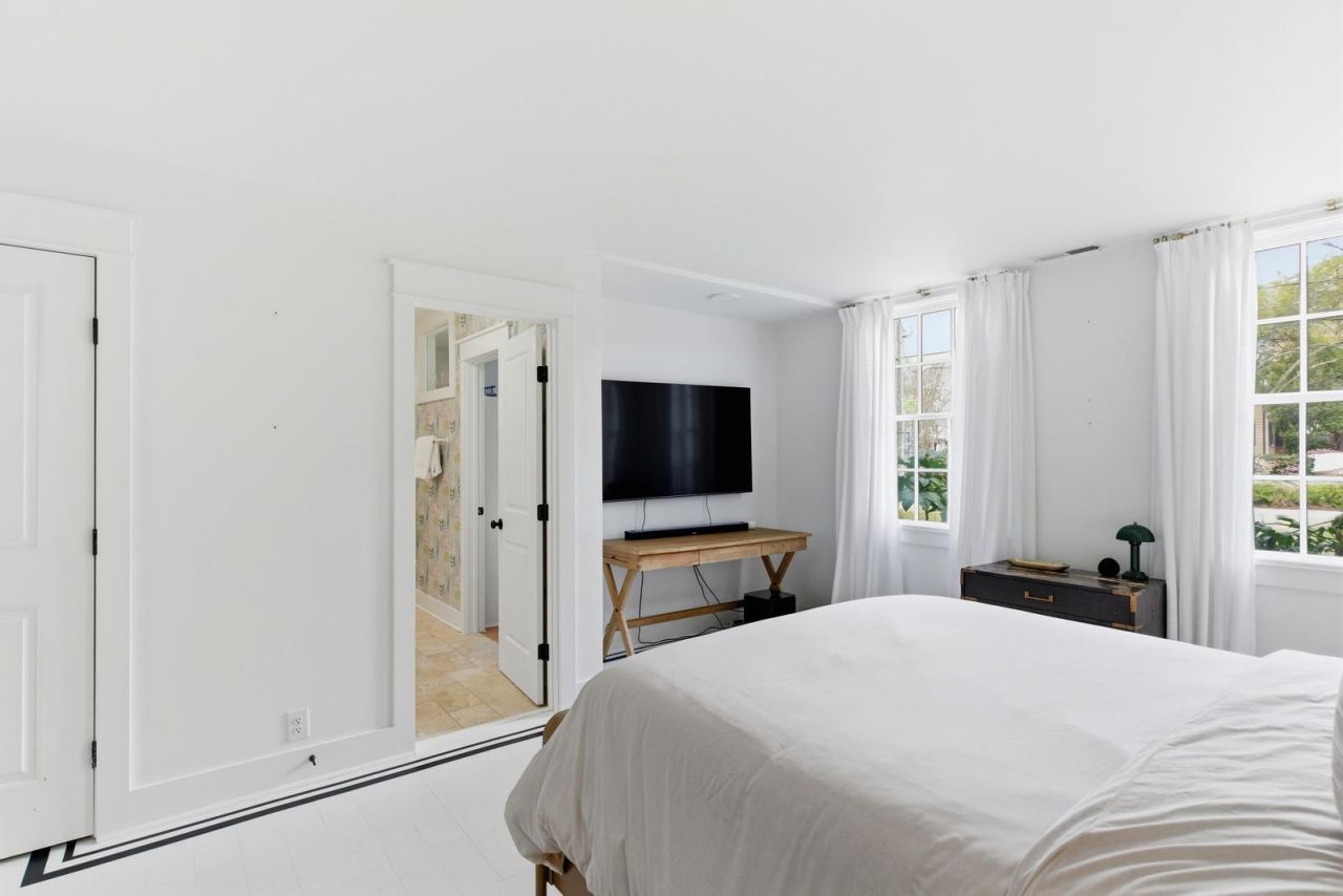 207 Pitt Street Photo 54