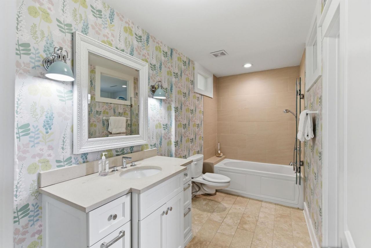 207 Pitt Street Photo 55