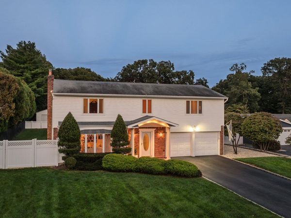 123 Old Post Drive , Hauppauge, NY 11788