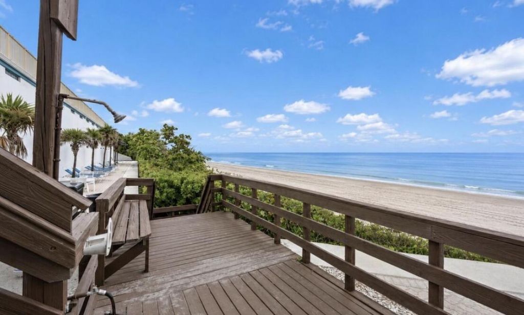 900 Ocean Drive, Unit 706, Juno Beach, FL 33408 Photo