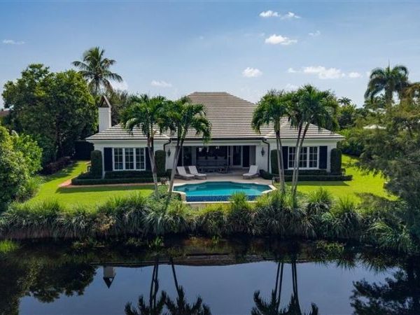 11 Country Road E, Village of Golf, FL 33436