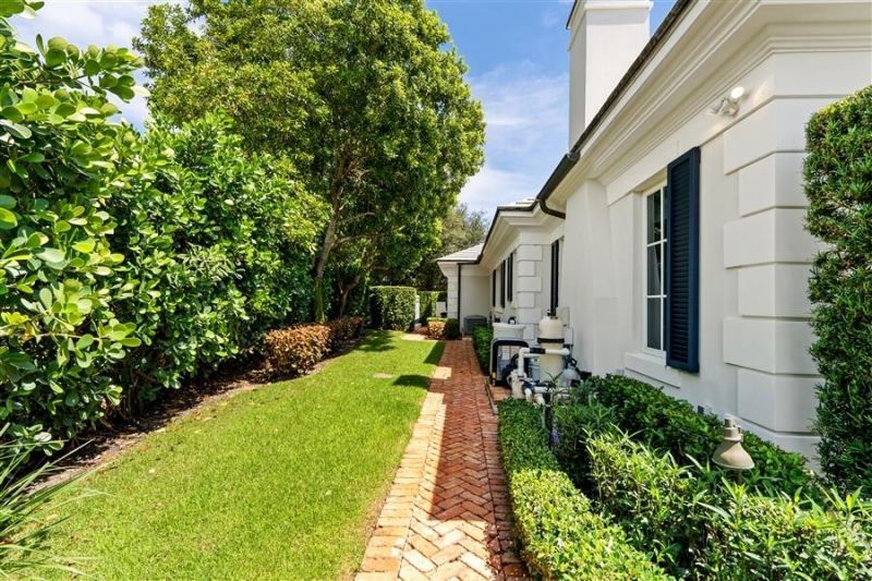 11 Country Road E, Village of Golf, FL 33436 Photo