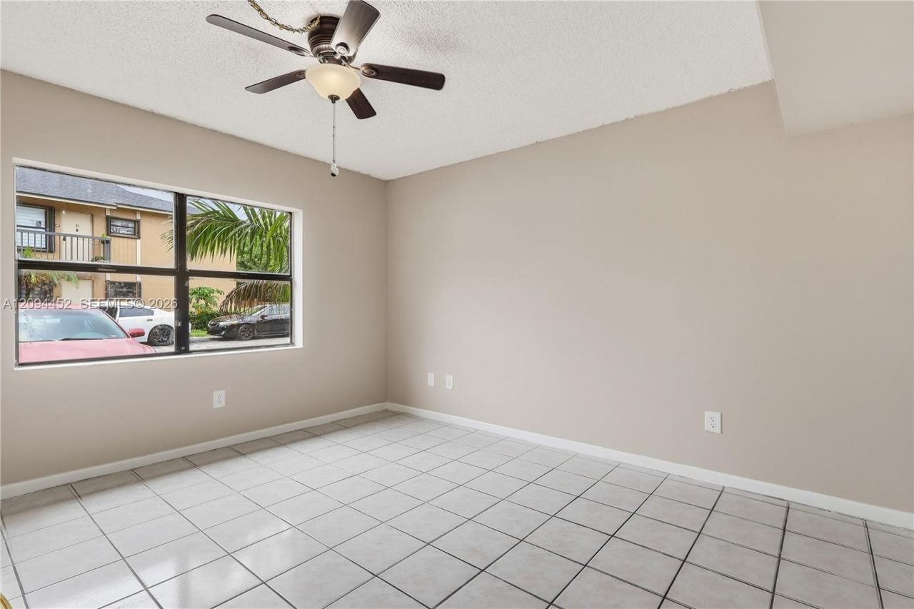2655 W 67th Pl, Unit 14-13, Hialeah, FL 33016 Photo