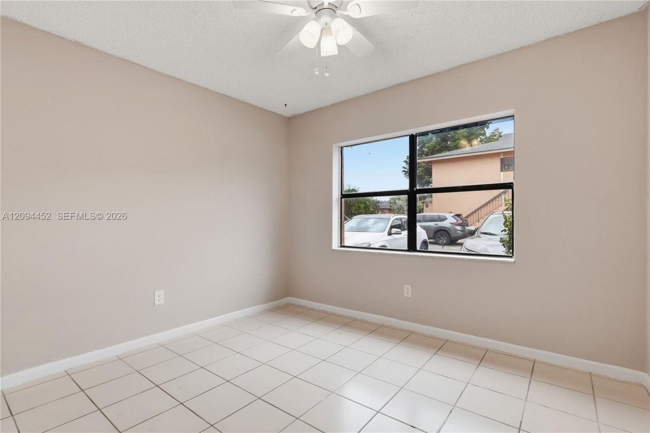 2655 W 67th Pl, Unit 14-13, Hialeah, FL 33016 Photo
