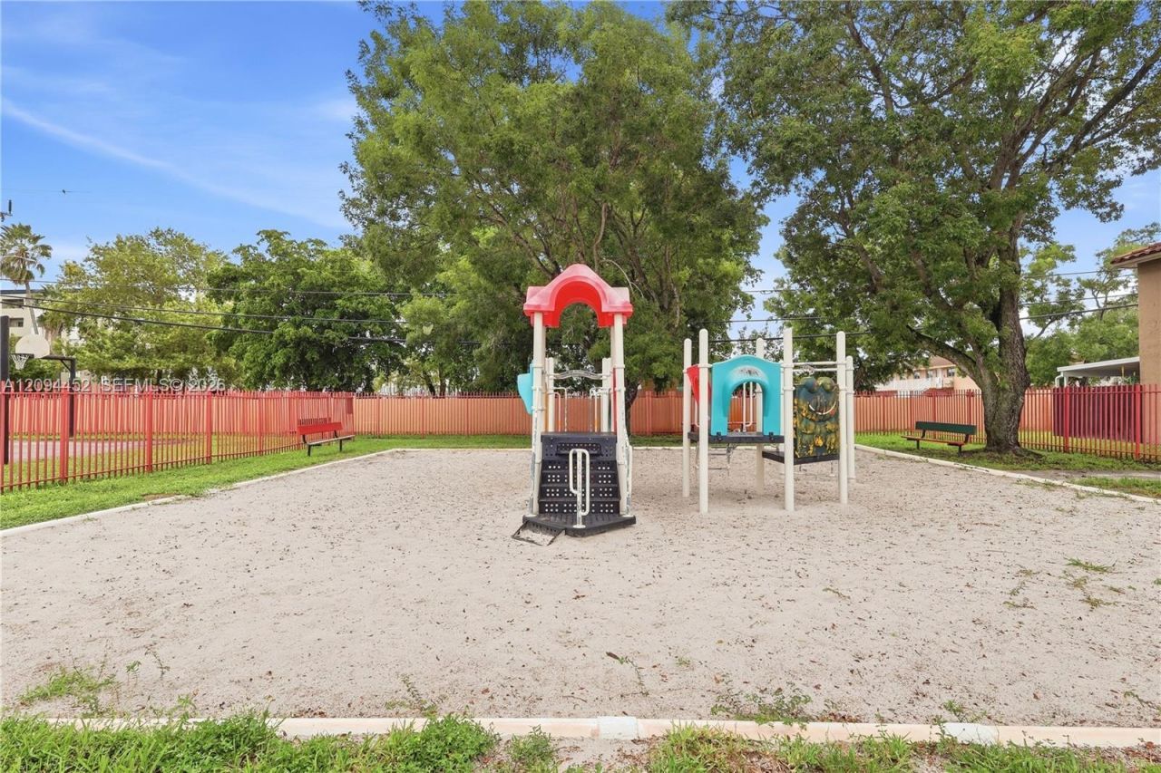 2655 W 67th Pl, Unit 14-13, Hialeah, FL 33016 Photo