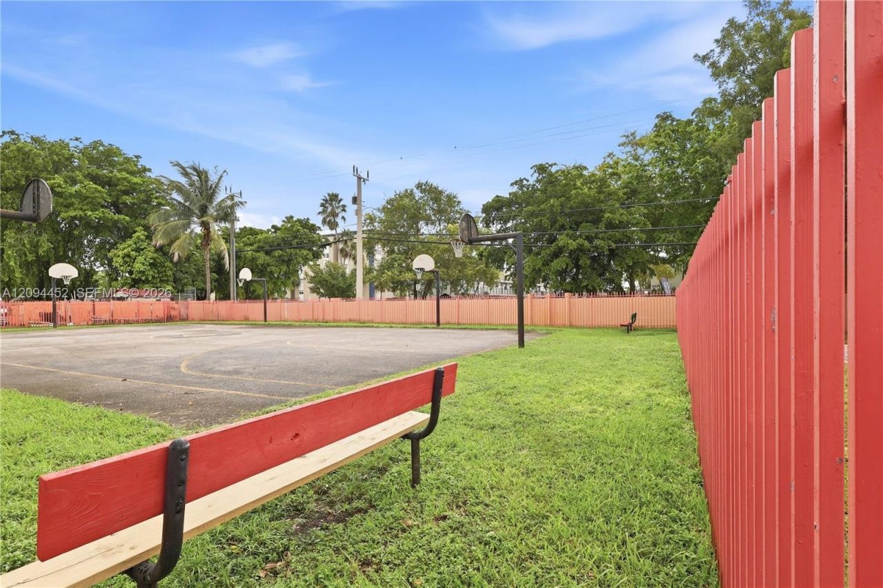 2655 W 67th Pl, Unit 14-13, Hialeah, FL 33016 Photo