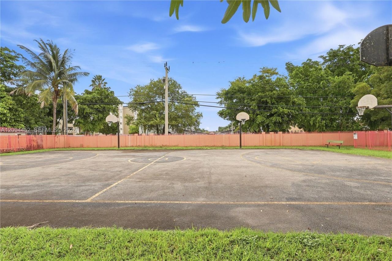 2655 W 67th Pl, Unit 14-13, Hialeah, FL 33016 Photo