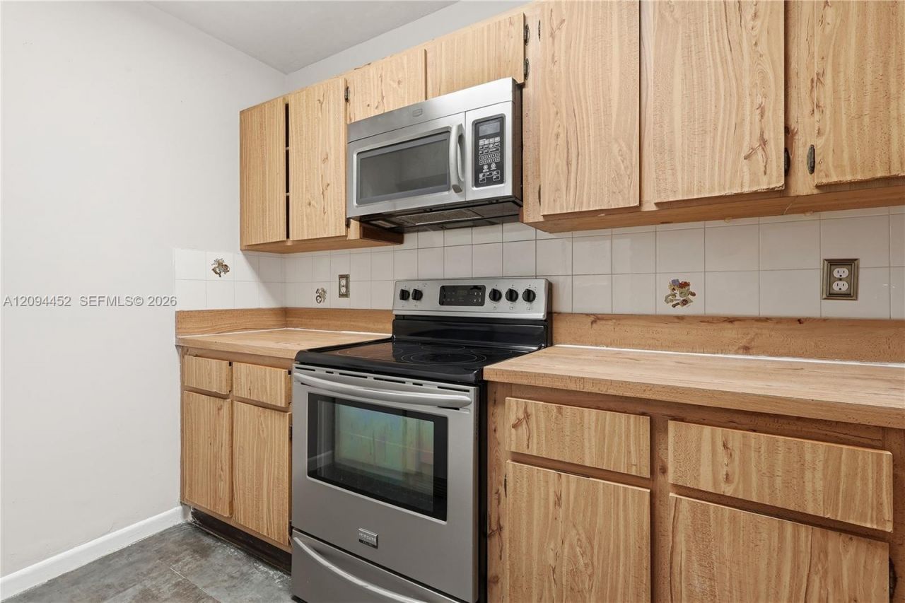 2655 W 67th Pl, Unit 14-13, Hialeah, FL 33016 Photo