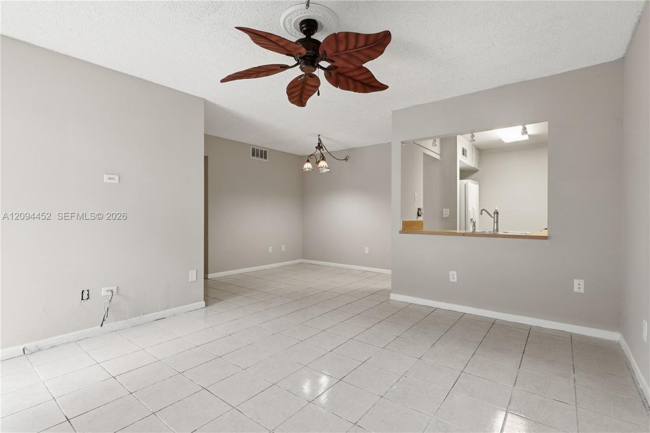 2655 W 67th Pl, Unit 14-13, Hialeah, FL 33016 Photo