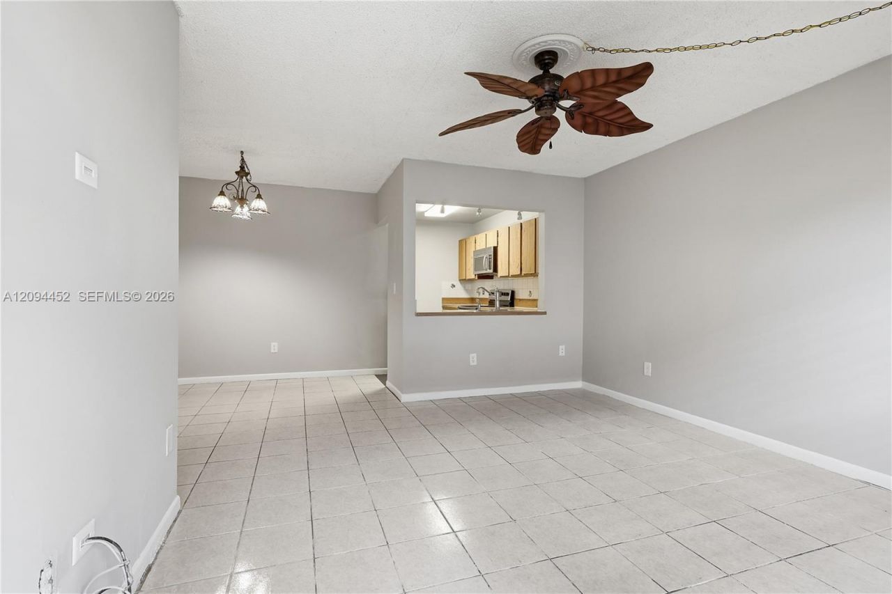 2655 W 67th Pl, Unit 14-13, Hialeah, FL 33016 Photo