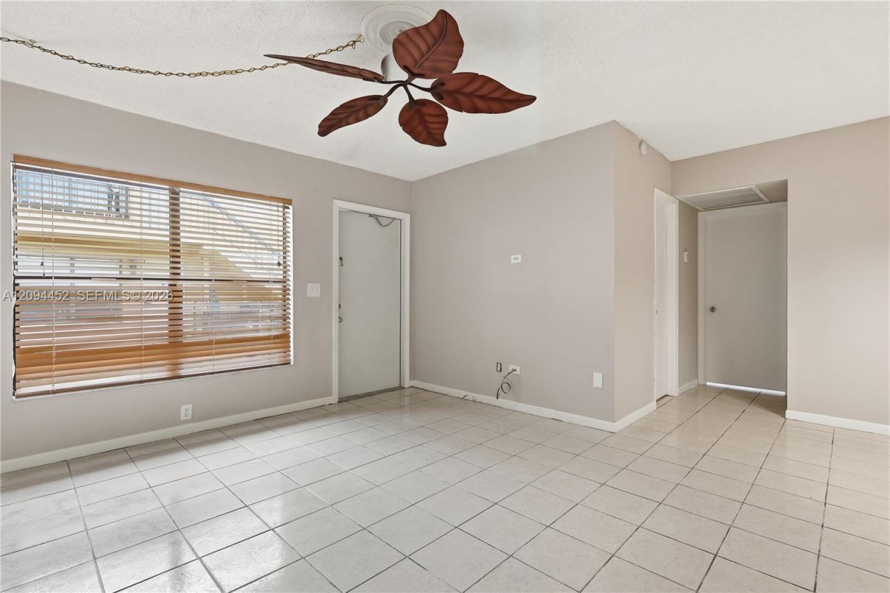 2655 W 67th Pl, Unit 14-13, Hialeah, FL 33016 Photo