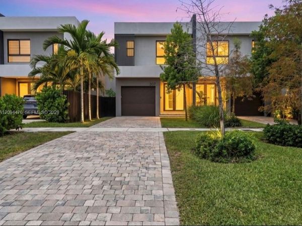 307 SW 10th St, Fort Lauderdale, FL 33315