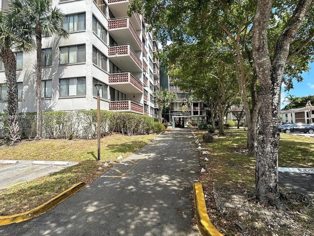 4222 Inverrary Blvd , Unit 4105, Lauderhill, FL 33319 Photo