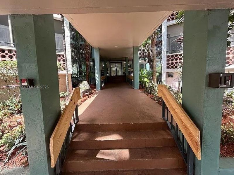 4222 Inverrary Blvd , Unit 4105, Lauderhill, FL 33319 Photo
