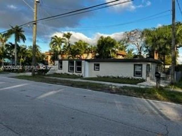 Hollywood, FL 33024