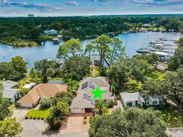201 Edgewater Dr, Pensacola, FL 32507