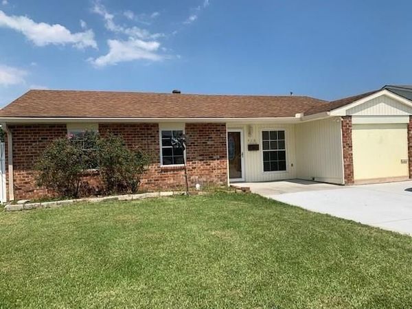 413 BANNERWOOD Drive , Gretna, LA 70056