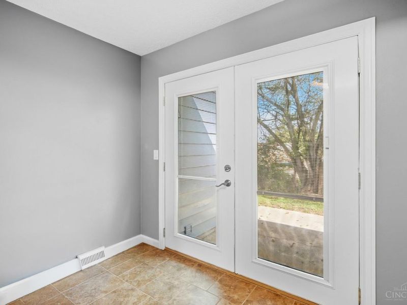 324 Conova Drive, Monroe, OH 45050 Photo 9