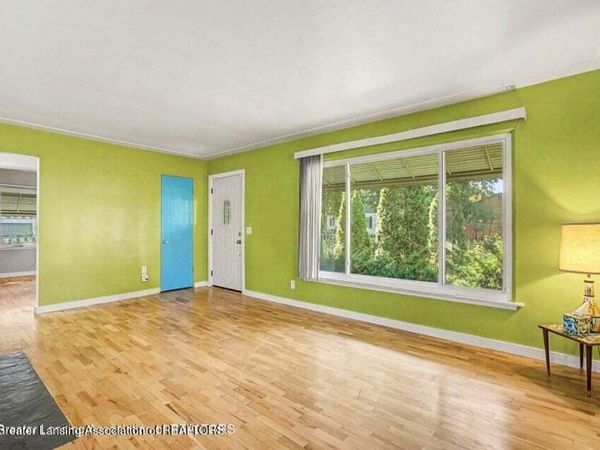 1424 Poxson Avenue, Lansing, MI 48910