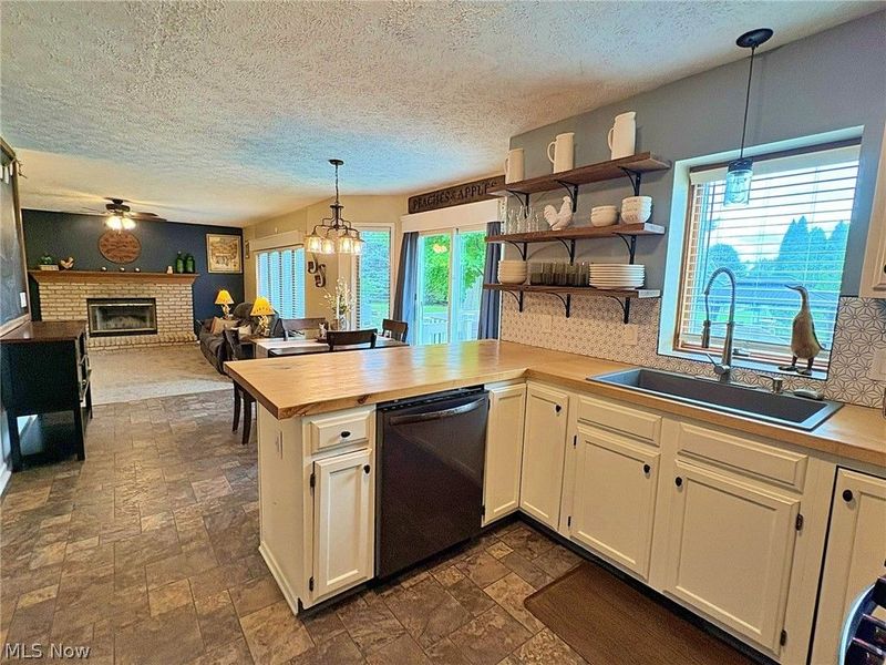 5920 Province Court, Lorain, OH 44053 Photo 8