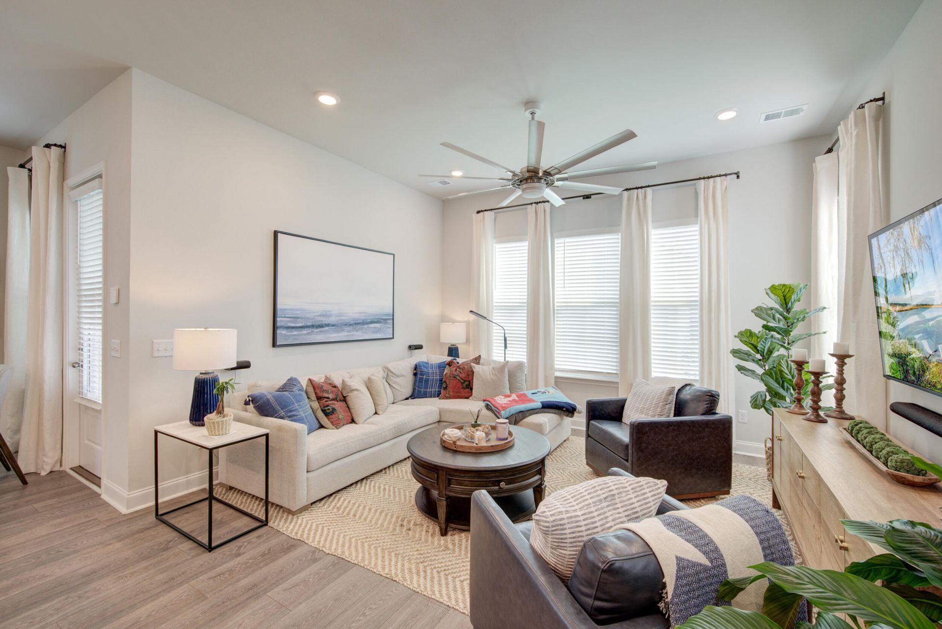 462 Woodgate Way Photo 8