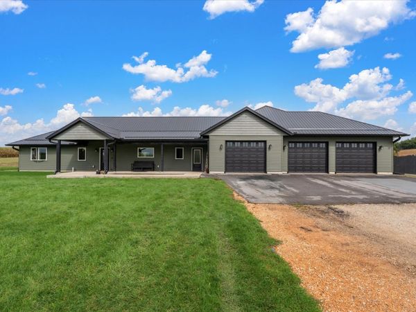 2530 Highway 136 , Delmar, IA 52037