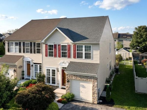 286 MAPLE DRIVE , HANOVER, PA 17331