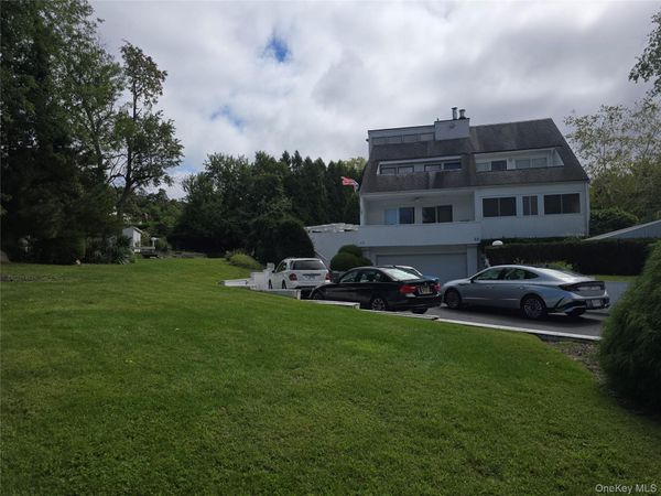 22 Waters Edge Lane , Mount Sinai, NY 11766