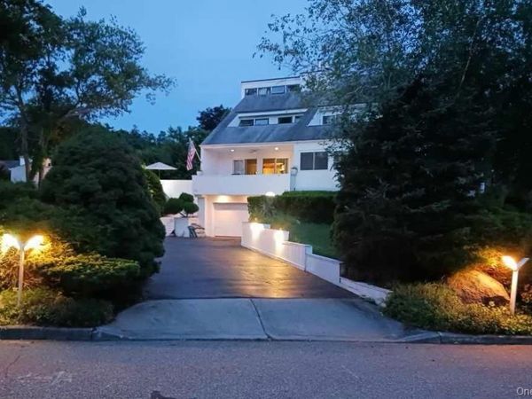 22 Waters Edge Lane, Mount Sinai, NY 11766