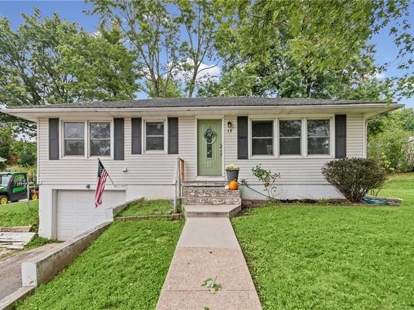 12 W 10th Street, Carrollton, MO 64633