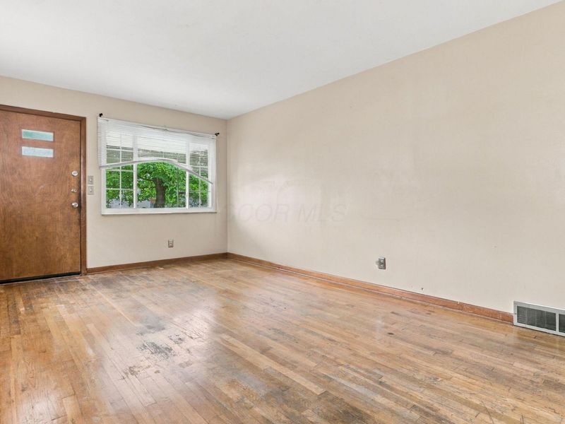 565 S Hampton Road , Columbus, OH 43213 Photo 12