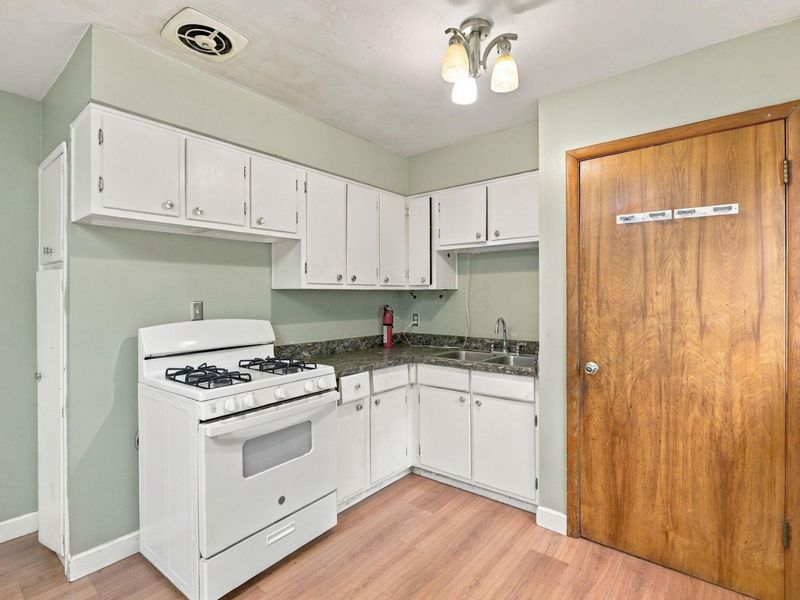 565 S Hampton Road , Columbus, OH 43213 Photo 18