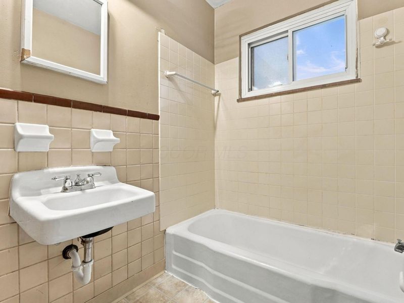 565 S Hampton Road , Columbus, OH 43213 Photo 27
