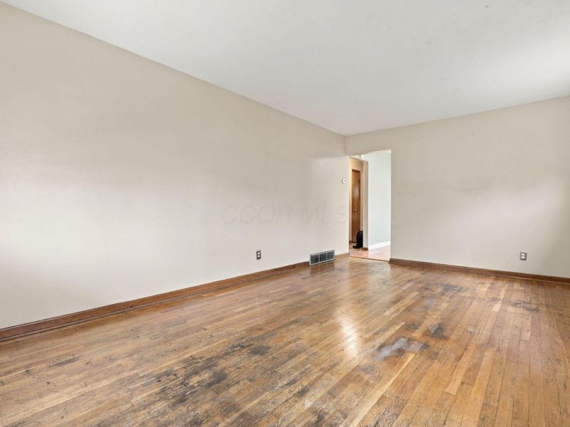565 S Hampton Road , Columbus, OH 43213 Photo 9