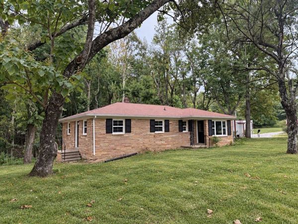 1351 Siloam Church Rd , Westmoreland, TN 37186