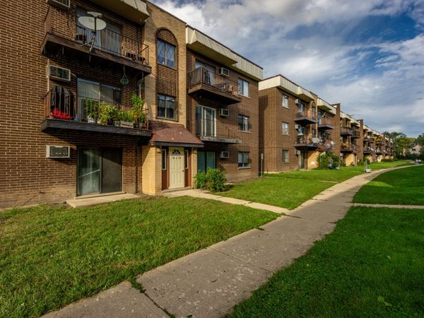10429 DEARLOVE Road , Unit 4, Glenview, IL 60025