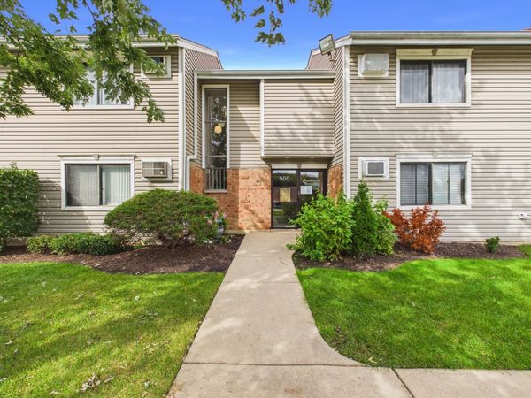 500 BAYSIDE Drive , Unit 6, Palatine, IL 60074