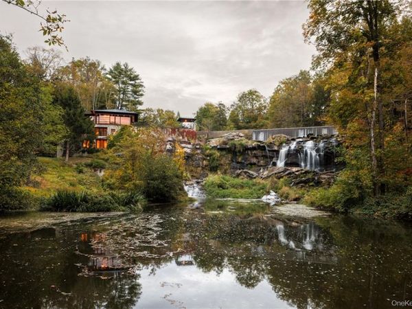 Rhinebeck, NY 12572