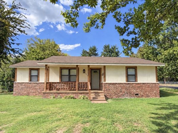 809 E Boone , Tahlequah, OK 74464