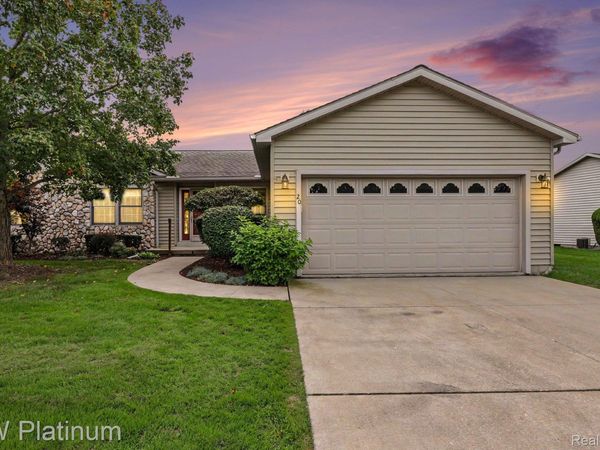 3930 River Road , Unit 20, East China Township, Mi 48054