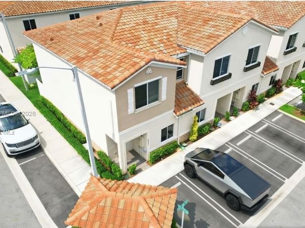 2823 NW 181st St , Miami Gardens, FL 33056