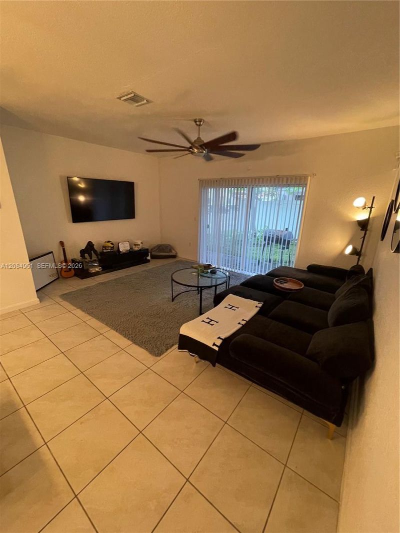 2823 NW 181st St, Miami Gardens, FL 33056 Photo